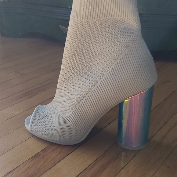 Holographic booties - Picture 4 of 5